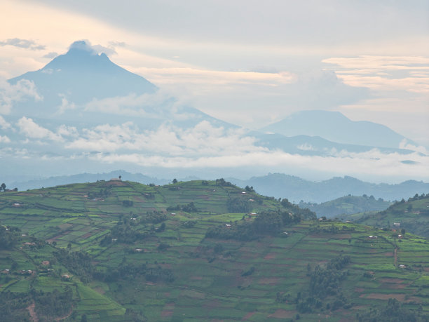 基索罗附近的美丽风景俯瞰维龙加火山图片下载