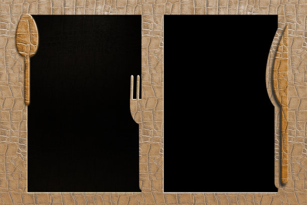 餐厅菜单的背景。两个空黑板上的鳄鱼皮背景。图片下载