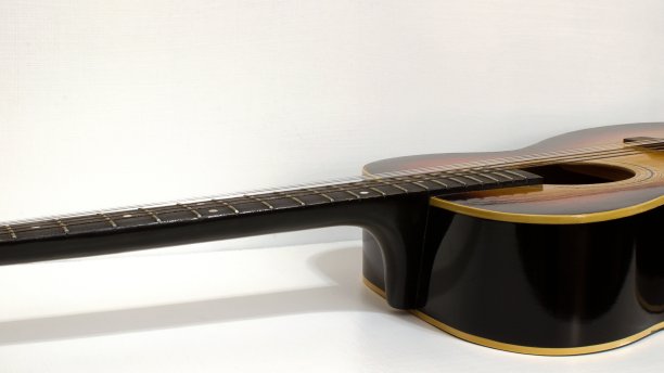 带有光影的古典吉他图片下载