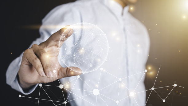 商人使用食指触摸图标为未来的网络技术图标工作在数字图表，商业战略概念，商人概念，技术概念。图片下载