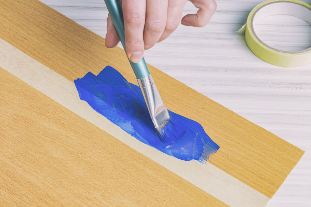 使用遮蔽胶带时，用画笔图片下载