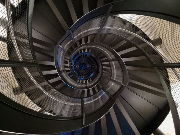 螺旋楼梯底部视图图片下载