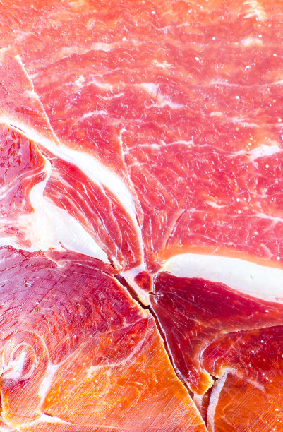 红肉质地特写照片。意大利熏火腿或火腿。生火腿。猪肉的背景。图片下载