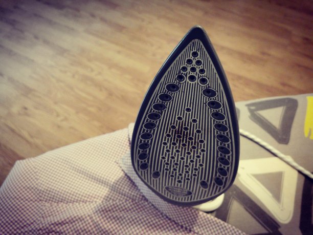 熨烫衬衫图片下载