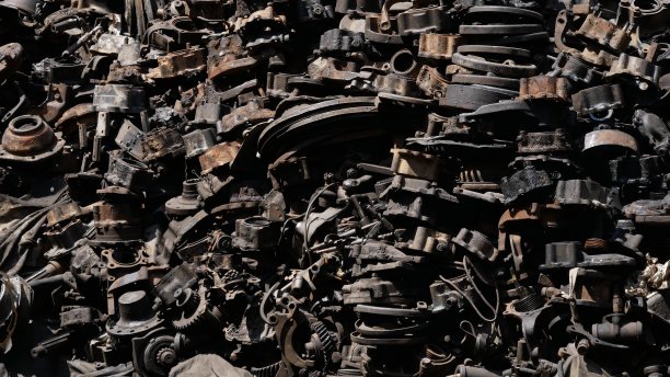 背景损坏和生锈的旧汽车机器图片下载