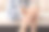 女人坐在沙发上，拿着小腿与她的手特写图片下载