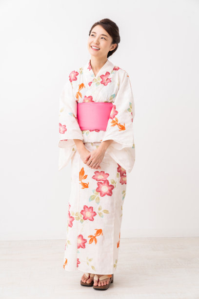 亚洲妇女穿着传统的日本夏季休闲和服称为“浴衣”。图片下载