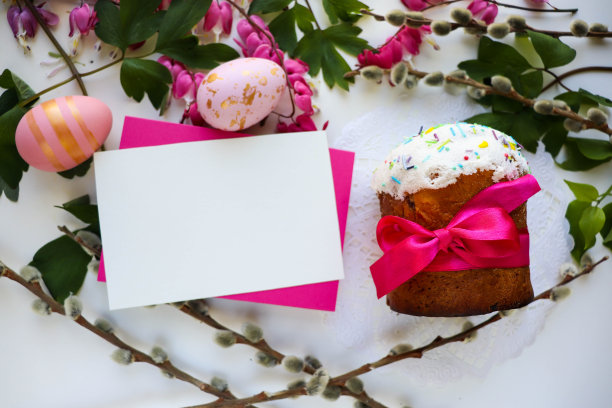 传统的复活节蛋糕，彩蛋和文字空间图片下载