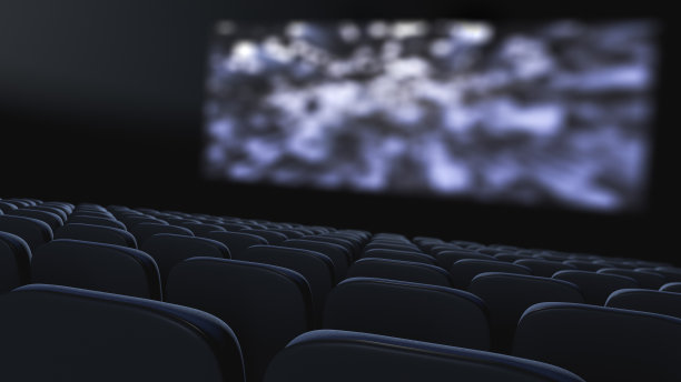 电影在电影院放映。后排的景色。没有人。图片下载