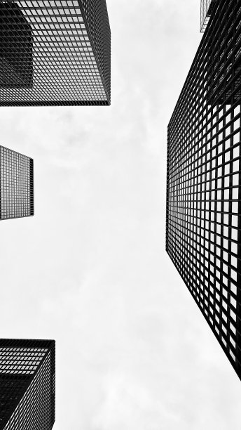 现代办公大楼外的低角度视图图片下载