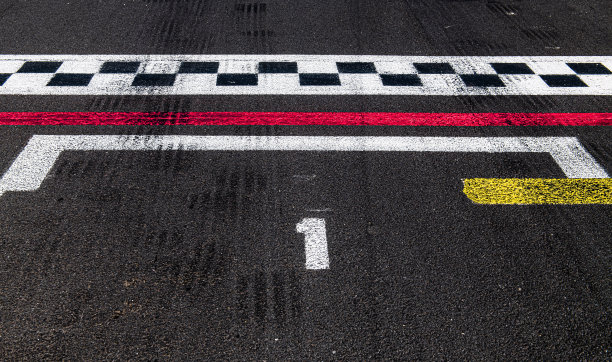 排名第一的位置接近排名赛车沥青赛道图片下载