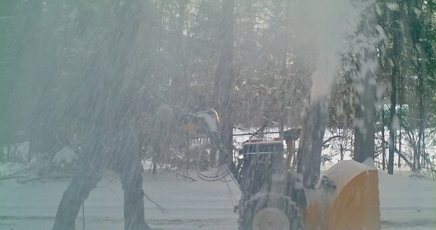 用吹雪机扫雪图片下载