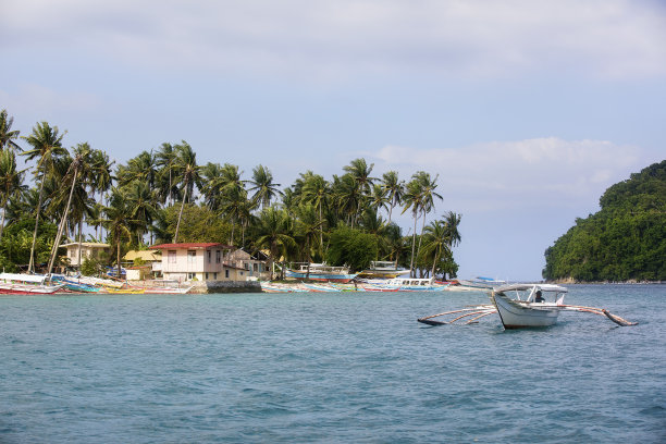 菲律宾民多洛港附近的Medio岛图片下载