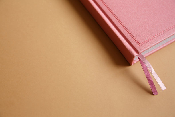 粉红色笔记本，日记或书的纸背景图片下载