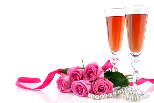 一杯红酒，玫瑰和珍珠项链图片下载