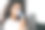 生病的非裔美国妇女与吸入器的特写照片。不健康的千禧女孩在家里做吸入，她使用喷雾器和吸入器治疗。咳嗽和感冒图片下载