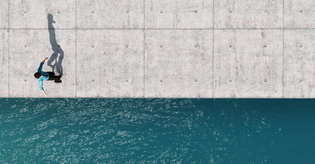 在海边骑独轮车的人。俯视混凝土地面和大海。极简主义的蓝色海洋。这是一个3d渲染图。图片下载