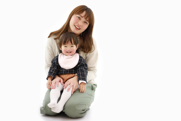 对父母和孩子微笑图片下载