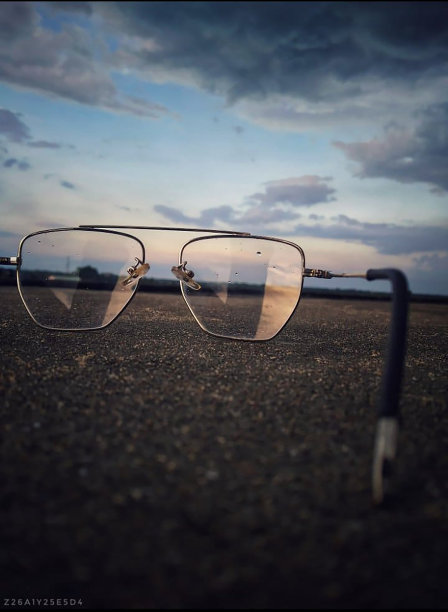 有色玻璃图片下载