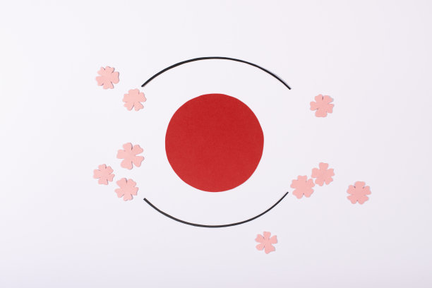 红色的太阳和粉红色的花孤立在白色的背景上。为日本国家建基日设计纸张。图片下载