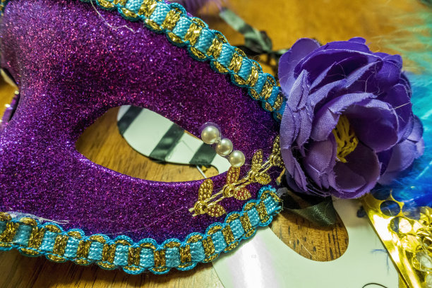 一个自制的威尼斯面具的特写图片下载
