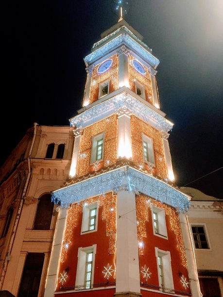 圣彼得堡涅夫斯基大街上的杜马大厦，为迎接新年和圣诞节而装饰图片下载