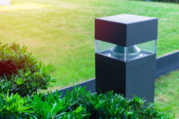 户外花园灯、聚光灯天气密封照明装饰绿地公园或后院。图片下载