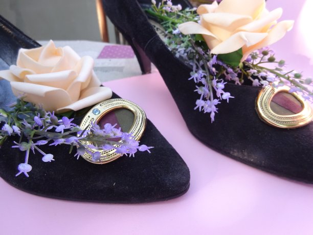 鞋子和花图片下载