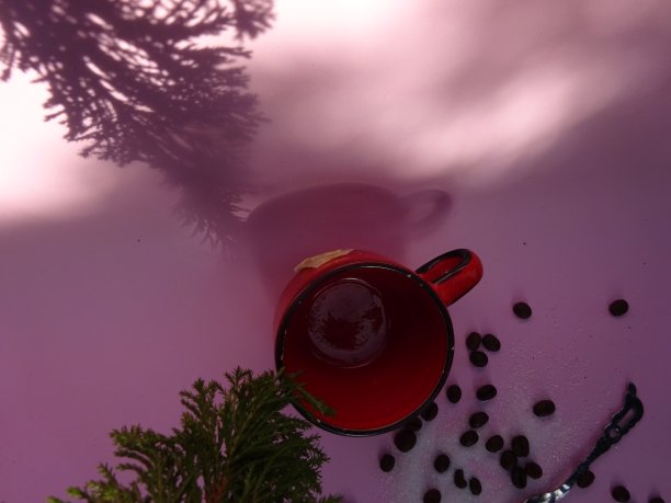 咖啡杯和浓咖啡粉的背景图片下载