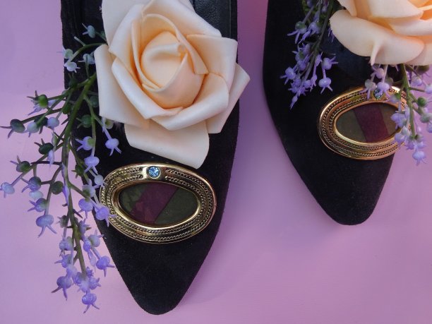 鞋子和花图片下载