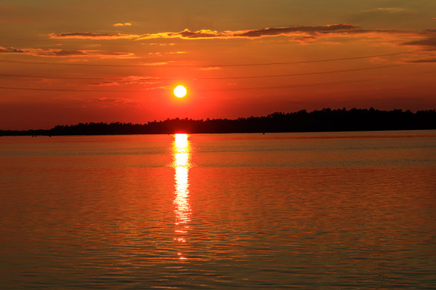 日落时的第聂伯河图片下载