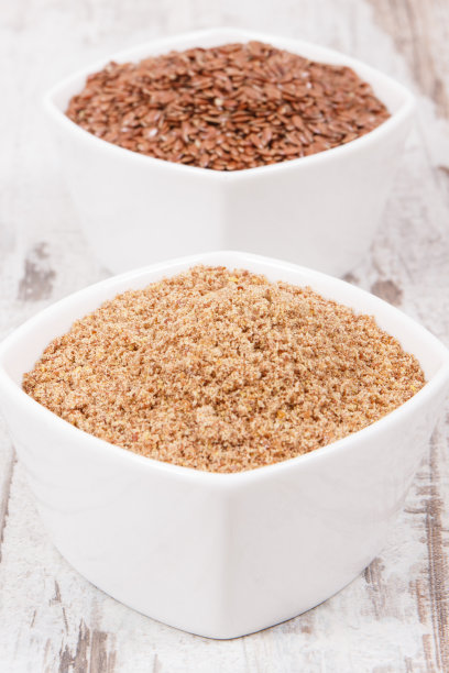 亚麻籽是维生素、矿物质、膳食纤维和脂肪酸的来源图片下载