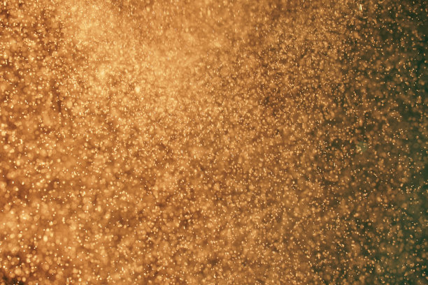 具有选择性焦点的抽象节日背景。亮黄色颗粒，深色背景。飞溅，空间能量流动图片下载