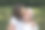 慈祥的孙女和奶奶拥抱在一起。图片下载