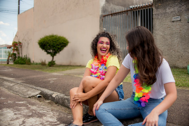 大流行期间家里的狂欢节。在巴西的狂欢节。图片下载