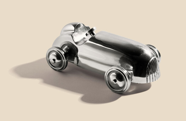 Chromed古董车米色背景图片下载