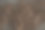 烤过的阿拉比卡咖啡豆散落在一张木桌上。新鲜的咖啡豆。图片下载