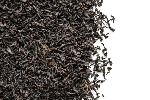 红茶干叶孤立于白色图片下载