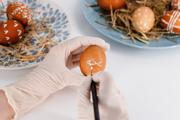 复活节画彩蛋的传统图片下载