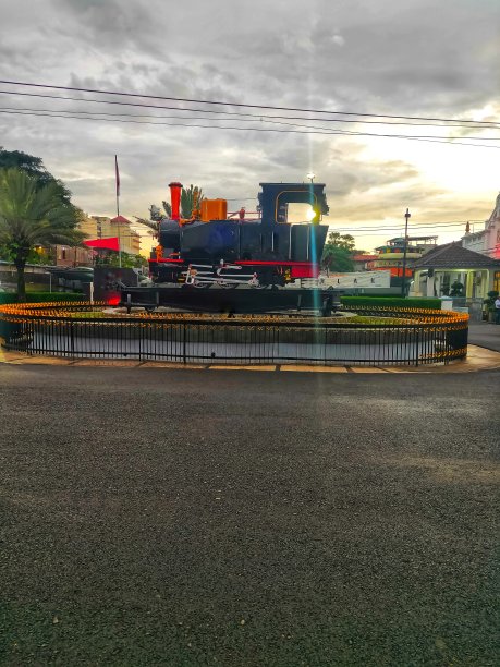 机车雕像图片下载