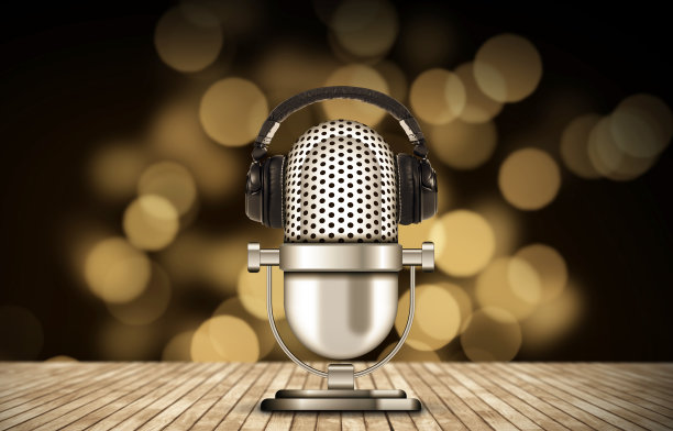 背景上隔离的复古麦克风图片下载