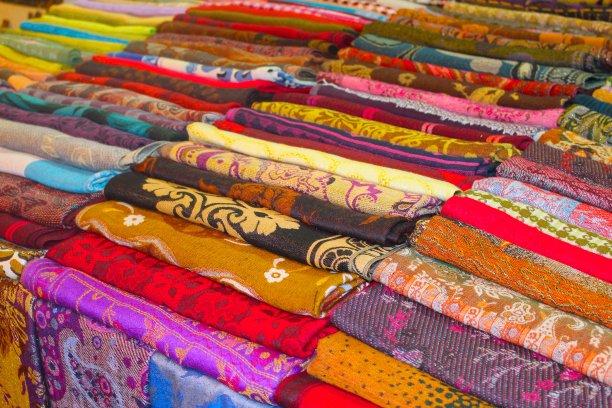 彩色埃及棉丝绸围巾图片下载