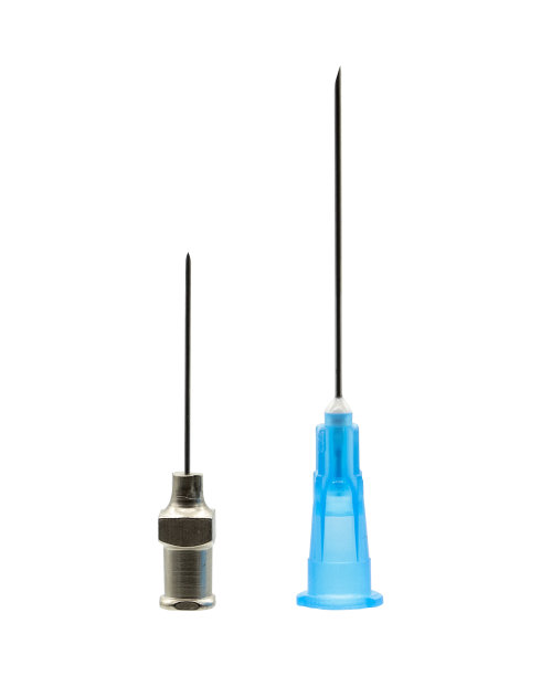 医用注射器针头在白色背景上隔离图片下载