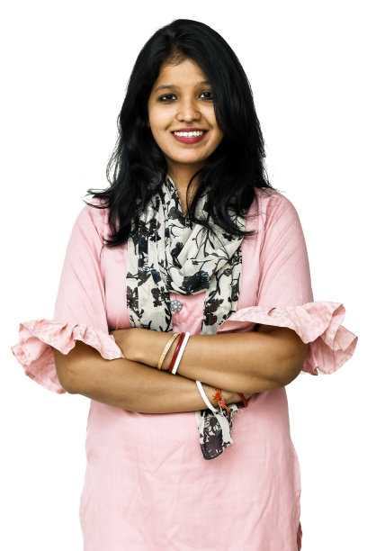 年轻的印度女子微笑着图片下载