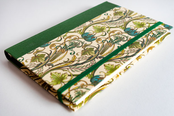 在白色背景上写诗的好笔记本图片下载