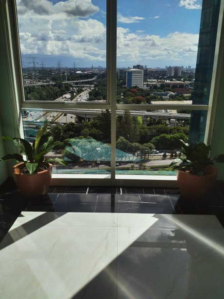 办公室里的蓝天图片下载