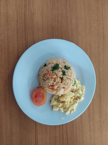 木背景炒蛋番茄炒饭图片下载