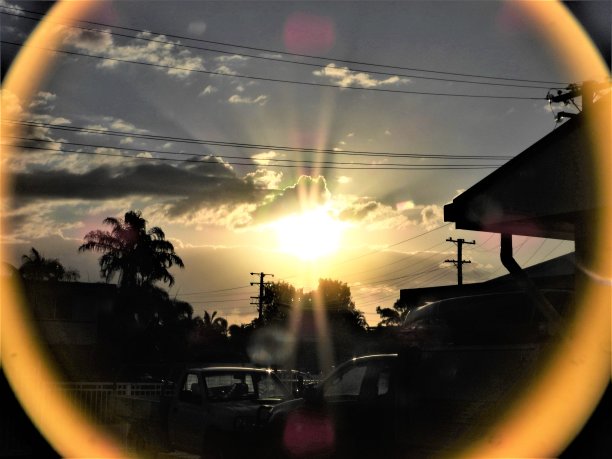 环绕太阳图片下载