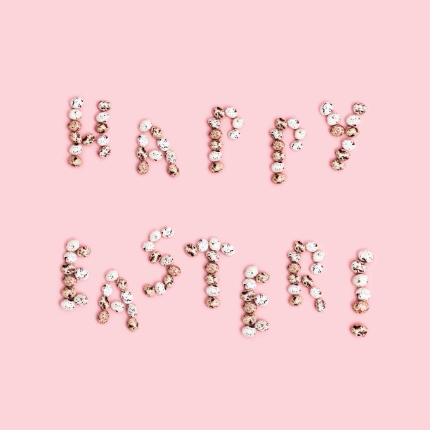 复活节快乐从巧克力鹌鹑蛋在柔和的背景。小粉红蛋，春天复活节假期图片下载