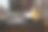 女学生坐在沙发上拿着笔记本电脑看着模拟屏幕，在电脑上在线学习，e学习。特写视图图片下载